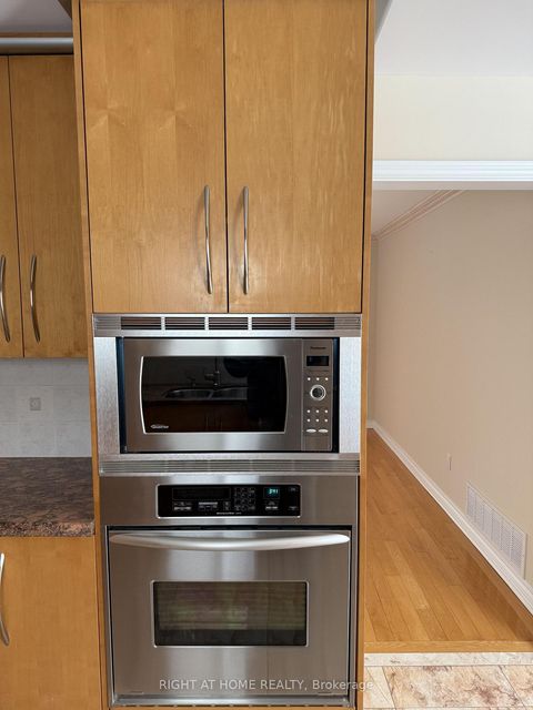 Photo 11 at 6 Carriage Lane, Branson, Toronto