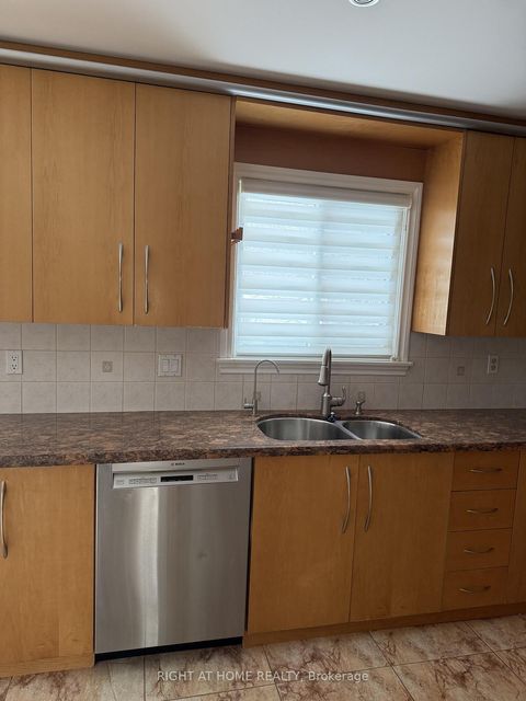 Photo 12 at 6 Carriage Lane, Branson, Toronto