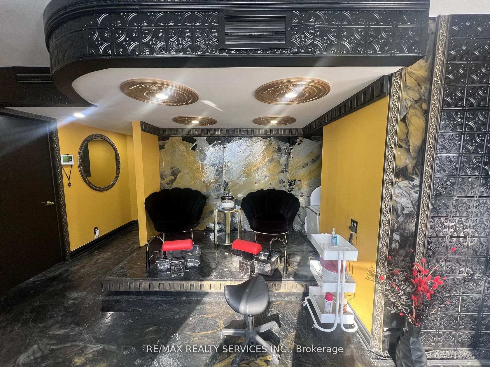 34 Berwick Avenue, Eglinton, Toronto photo number 2