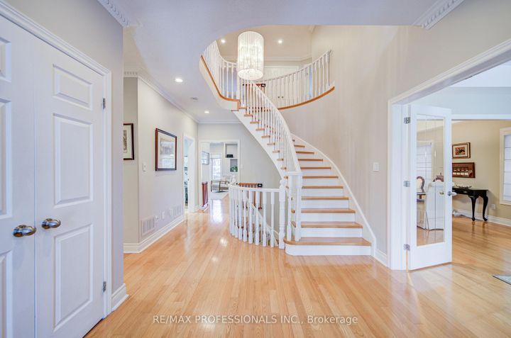 Photo 3 at 4662 Dundas Street W, Humber Valley, Toronto