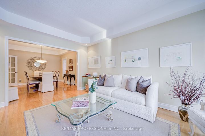 Photo 5 at 4662 Dundas Street W, Humber Valley, Toronto