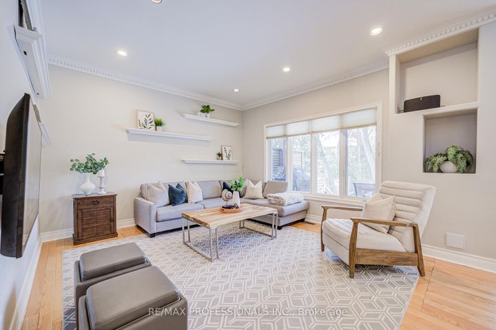 Photo 12 at 4662 Dundas Street W, Humber Valley, Toronto