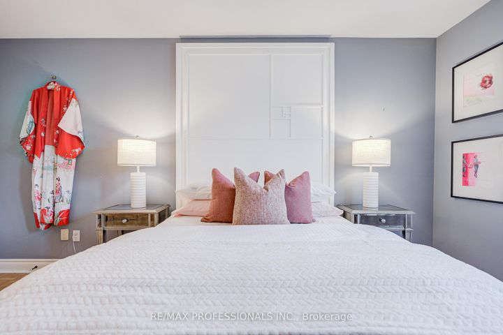 Photo 29 at 4662 Dundas Street W, Humber Valley, Toronto