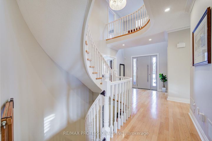 Photo 33 at 4662 Dundas Street W, Humber Valley, Toronto