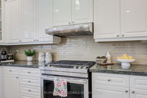 Photo 10 at 4662 Dundas Street W, Humber Valley, Toronto