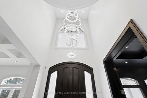 Photo 2 at 29 Junewood Crescent, Windfields, Toronto