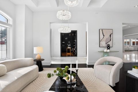 Photo 5 at 29 Junewood Crescent, Windfields, Toronto