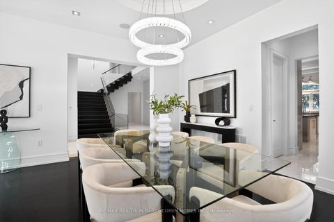 Photo 8 at 29 Junewood Crescent, Windfields, Toronto