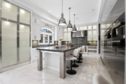 Photo 13 at 29 Junewood Crescent, Windfields, Toronto