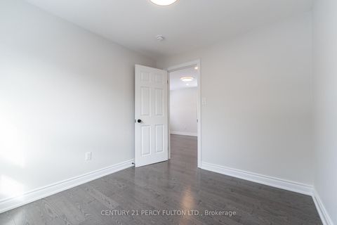 Photo 8 at 193 Cameron Crescent, Keswick North, Georgina