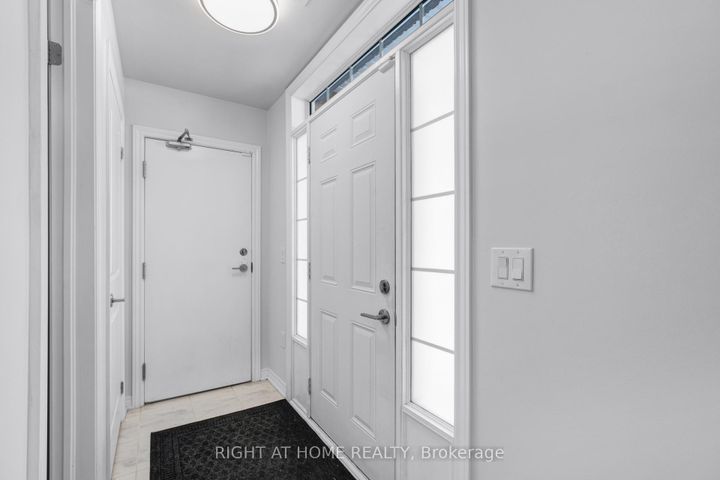 Photo 4 at 101 - 277 Gatwick Drive, RO River Oaks, Oakville