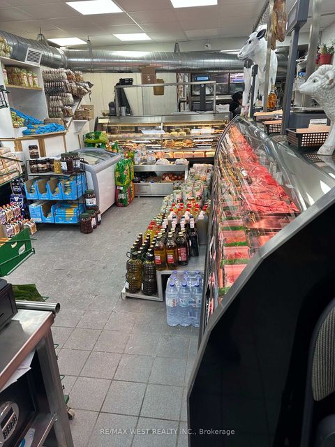 Photo 2 at 291 Silverthorn Avenue, Pellam Park, Toronto