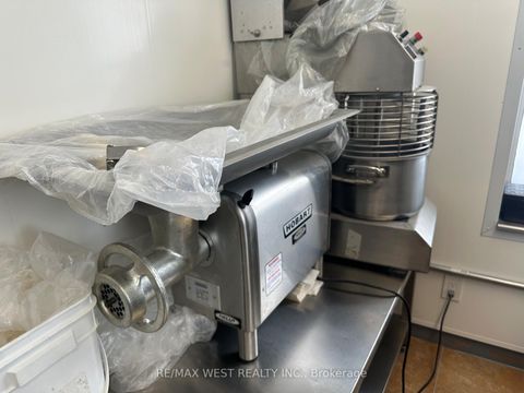 Photo 4 at 291 Silverthorn Avenue, Pellam Park, Toronto