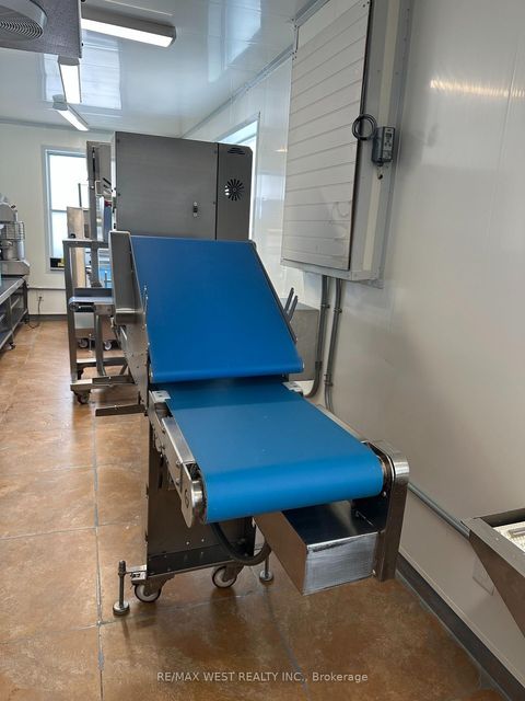 Photo 10 at 291 Silverthorn Avenue, Pellam Park, Toronto