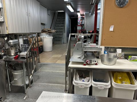 Photo 11 at 291 Silverthorn Avenue, Pellam Park, Toronto