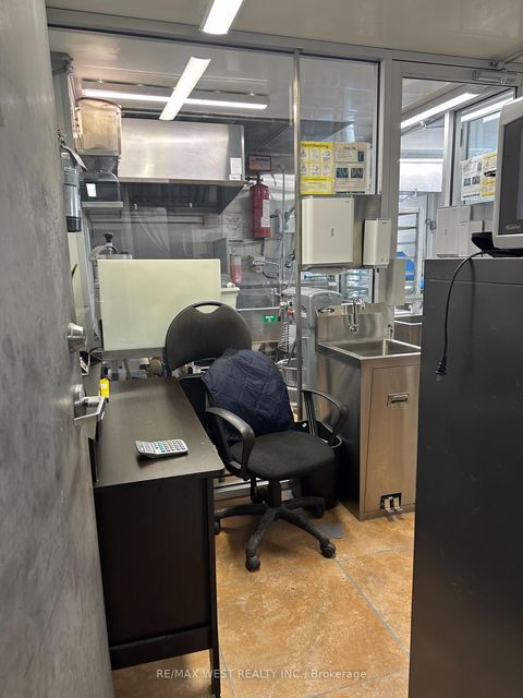 Photo 13 at 291 Silverthorn Avenue, Pellam Park, Toronto