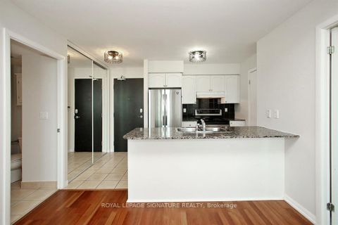 Photo 5 at 729 - 231 Fort York Boulevard, Waterfront Communities C1, Toronto