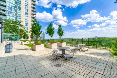 Photo 17 at 729 - 231 Fort York Boulevard, Waterfront Communities C1, Toronto
