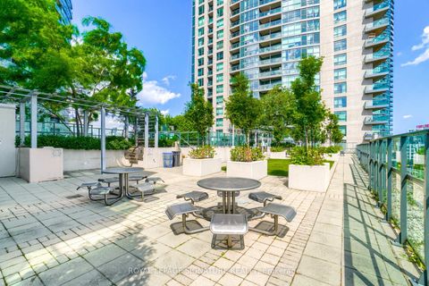 Photo 18 at 729 - 231 Fort York Boulevard, Waterfront Communities C1, Toronto