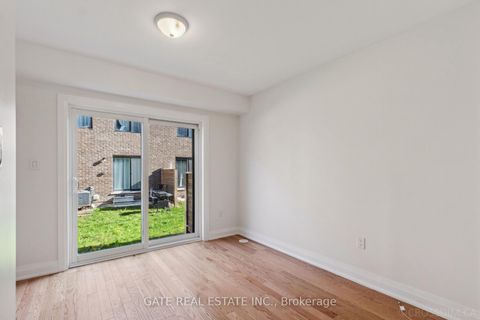 Photo 6 at 27 Moneypenny Place, Beverley Glen, Vaughan