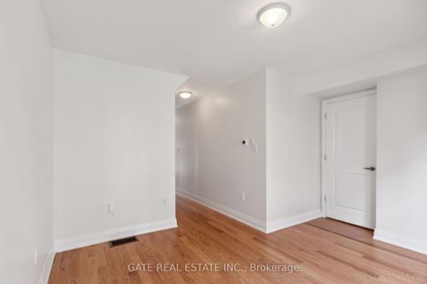 Photo 8 at 27 Moneypenny Place, Beverley Glen, Vaughan