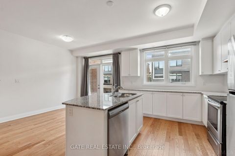 Photo 14 at 27 Moneypenny Place, Beverley Glen, Vaughan