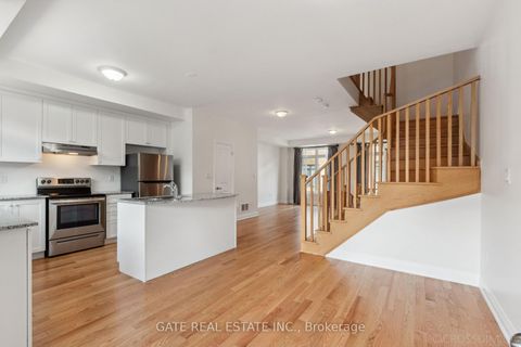 Photo 16 at 27 Moneypenny Place, Beverley Glen, Vaughan