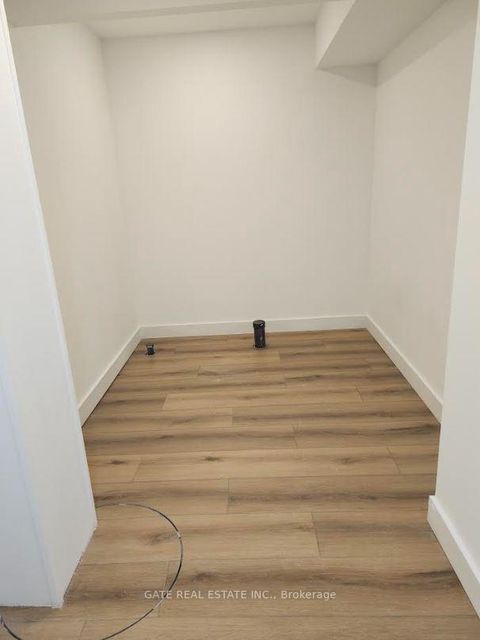 Photo 33 at 27 Moneypenny Place, Beverley Glen, Vaughan