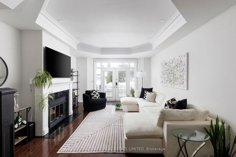 Photo 5 at 211 Walmer Road, Casa Loma, Toronto