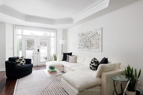 Photo 6 at 211 Walmer Road, Casa Loma, Toronto