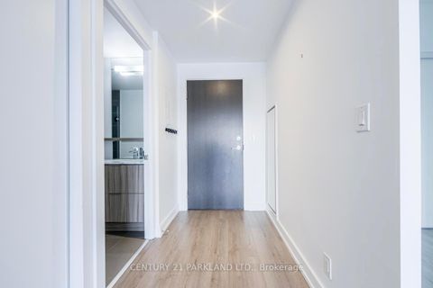 Photo 10 at 312 - 6 Parkwood Avenue, Casa Loma, Toronto