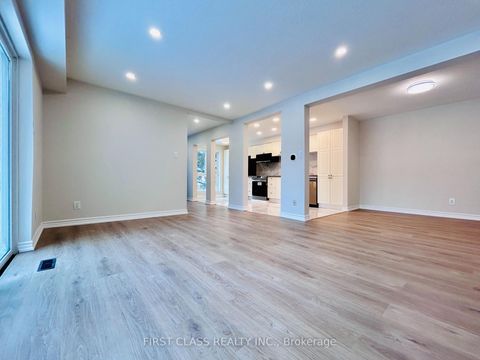 Photo 10 at 32 Scenic Mill Way, Windfields, Toronto