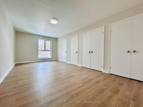 Photo 15 at 32 Scenic Mill Way, Windfields, Toronto