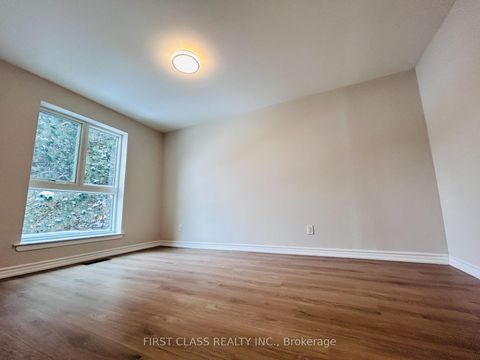 Photo 20 at 32 Scenic Mill Way, Windfields, Toronto