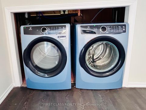 Photo 28 at 32 Scenic Mill Way, Windfields, Toronto