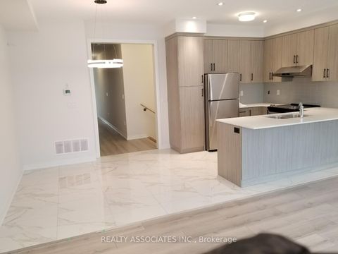 Photo 5 at 71 Schmeltzer Crescent, Rural Richmond Hill, Richmond Hill