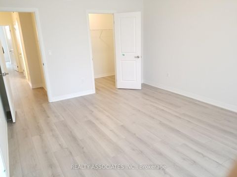 Photo 12 at 71 Schmeltzer Crescent, Rural Richmond Hill, Richmond Hill