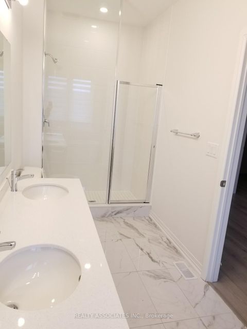 Photo 15 at 71 Schmeltzer Crescent, Rural Richmond Hill, Richmond Hill