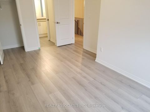 Photo 16 at 71 Schmeltzer Crescent, Rural Richmond Hill, Richmond Hill