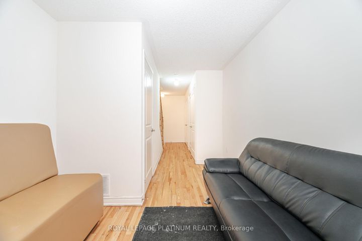 Photo 4 at 20 Haymarket Drive, Northwest Brampton, Brampton