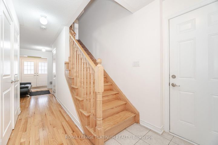 Photo 5 at 20 Haymarket Drive, Northwest Brampton, Brampton