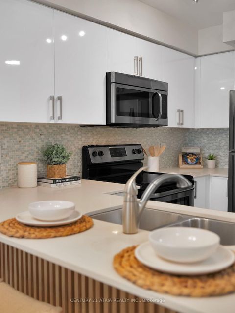 Photo 8 at 206 - 73 King William Crescent, Langstaff, Richmond Hill