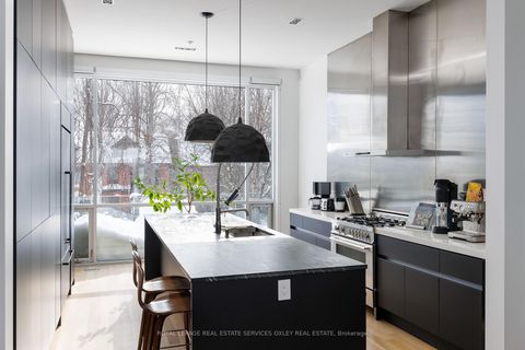 Photo 12 at 20A Woodlawn Avenue W, St. Clair, Toronto