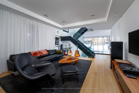 Photo 16 at 20A Woodlawn Avenue W, St. Clair, Toronto