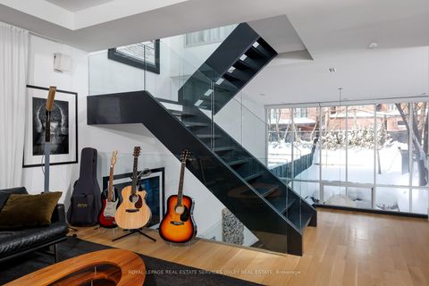 Photo 22 at 20A Woodlawn Avenue W, St. Clair, Toronto