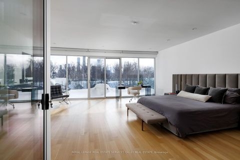 Photo 23 at 20A Woodlawn Avenue W, St. Clair, Toronto