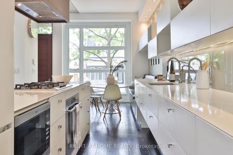 Photo 5 at 207 Claremont Street, Bellwoods, Toronto