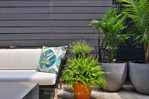 Photo 11 at 207 Claremont Street, Bellwoods, Toronto