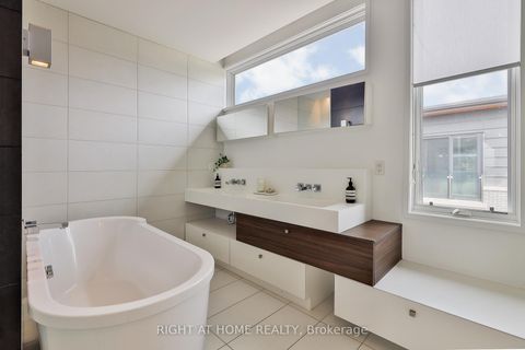 Photo 18 at 207 Claremont Street, Bellwoods, Toronto