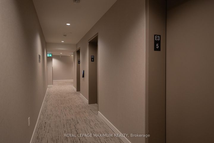 Photo 5 at 502 - 95 McMahon Drive, Bayview Village, Toronto